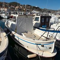 Barca a motore pilotina 21kw ormeggiata a Imperia