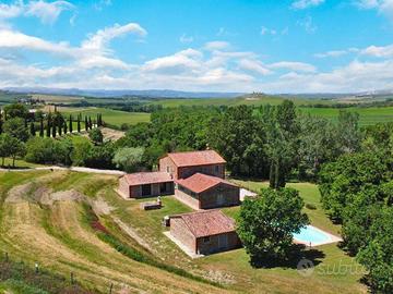 Rustico / Casale di 510 m² con più di 5 locali e b