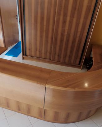 Banco reception e armadio in noce nazionale