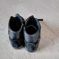 sneaker con rialzo interno 