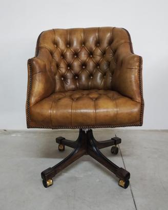 Poltrona chesterfield girevole.    Chester 