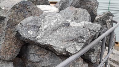 Pietre informi giardino roccioso