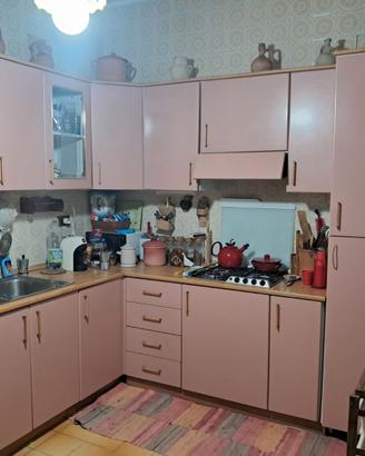 Cucina moderna usata ma in buone condizioni