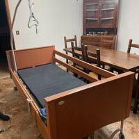 Letto regolabile per anziani