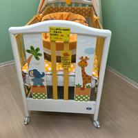 Lettino con ruote e sponde gommate regolabili.