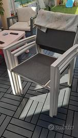 sedie da esterno bianche e grigie