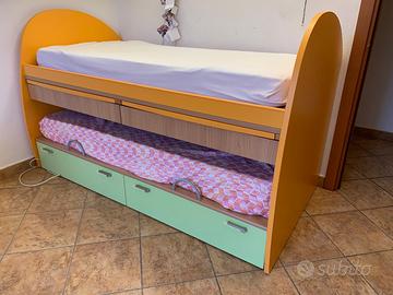 Letto a castello con scrivania