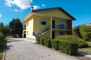 Ampia villa indipendente con terreno edificabile