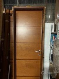 Porta in legno-Pail-completa di mostra e cornici