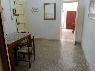 Bivani via Archirafi ( stazione centrale)