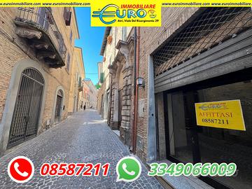 Atri Locale Commerciale in Pieno Centro Storico