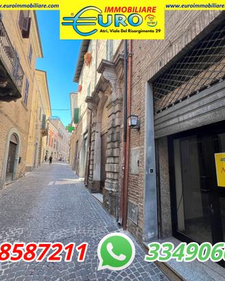 Atri Locale Commerciale in Pieno Centro Storico
