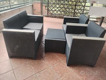 Divanetto da giardino