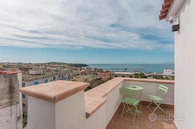 Appartamento con terrazzino panoramico