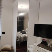 Armadio ad angolo con specchio 