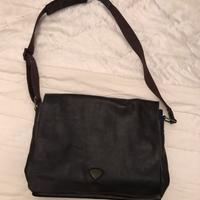 Nuova borsa a tracolla in cuoio Triumph