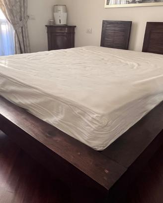 Letto matrimoniale stile giapponese con materasso