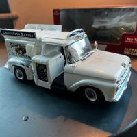 Ford F-100 Ice Cream Truck 1:18