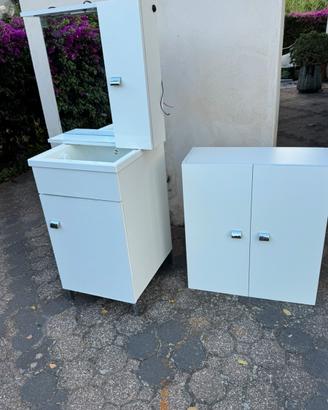 Set mobiletti per bagno e pila per lavare