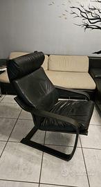 Poltrona relax in pelle nera e legno