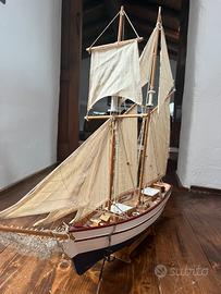 Modellino barca “Gotland” a vela in legno h68cm