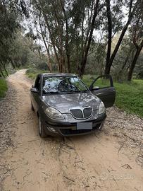 Lancia y
