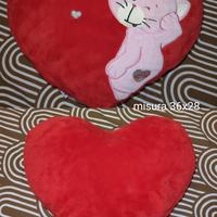Cuscino Rosso a Cuore con Gatto Rosa