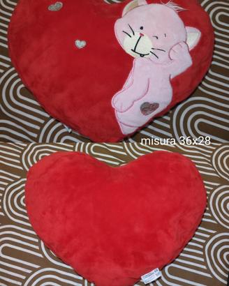 Cuscino Rosso a Cuore con Gatto Rosa