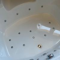Vasca angolare idromassaggio