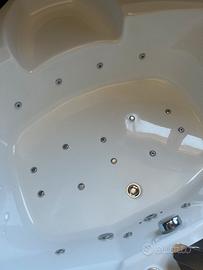 Vasca angolare idromassaggio