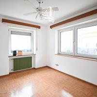 Bilocale da ristrutturare con due Garage a Bressa