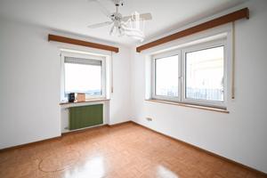 Bilocale da ristrutturare con due Garage a Bressa