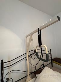 Ausilium alzamalati a piantana con rotelle