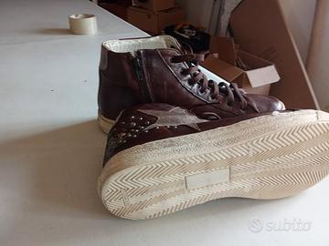 Sneakers in pelle marrone con stella taglia 40 cm 