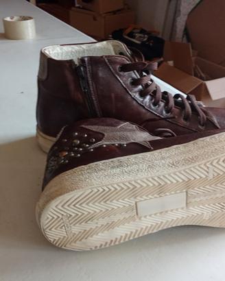 Sneakers in pelle marrone con stella taglia 40 cm 
