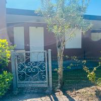 Bilo con giardino privato in residence con piscina