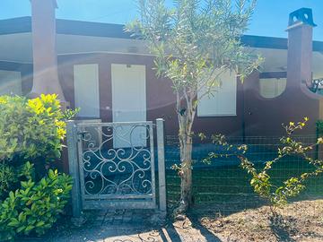 Bilo con giardino privato in residence con piscina