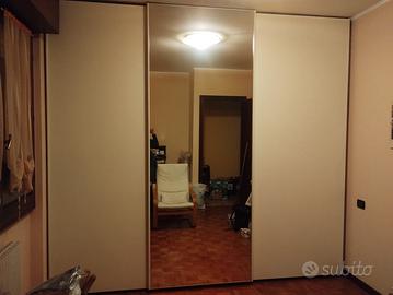 Armadio con ante scorrevoli