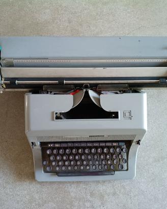 macchina da scrivere d'epoca Olivetti