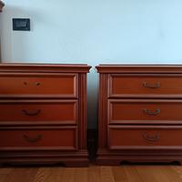 Letto matrimoniale con due comodini