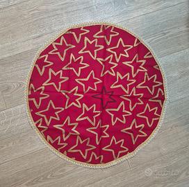 Centrotavola rotondo con un vivace sfondo rosso e