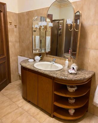 Mobile bagno con lavabo