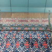 tavolino in cristallo e ferro battuto