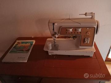 Macchina per cucire Singer 700.