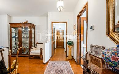 Quadrilocale adiacente al centro con autorimessa