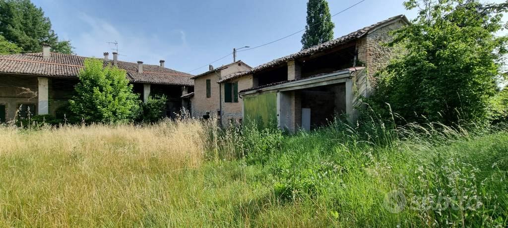 Rustico / Casale di 1100 m² con più di 5 locali a - Vista 3