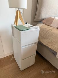 Set 2 comodini bianchi con 2 cassetti