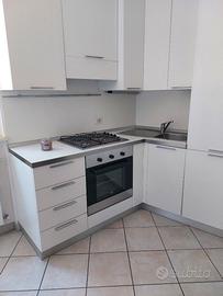 Cucina componibile bianca