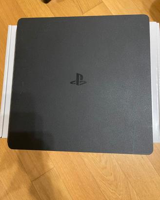 PS4 con visore 3D e accessori