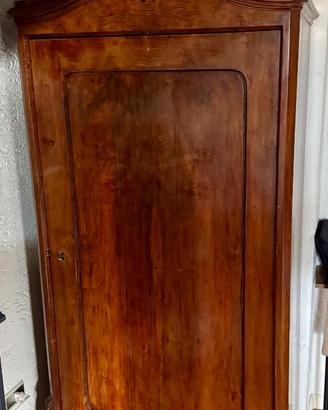 Armadio in legno massello